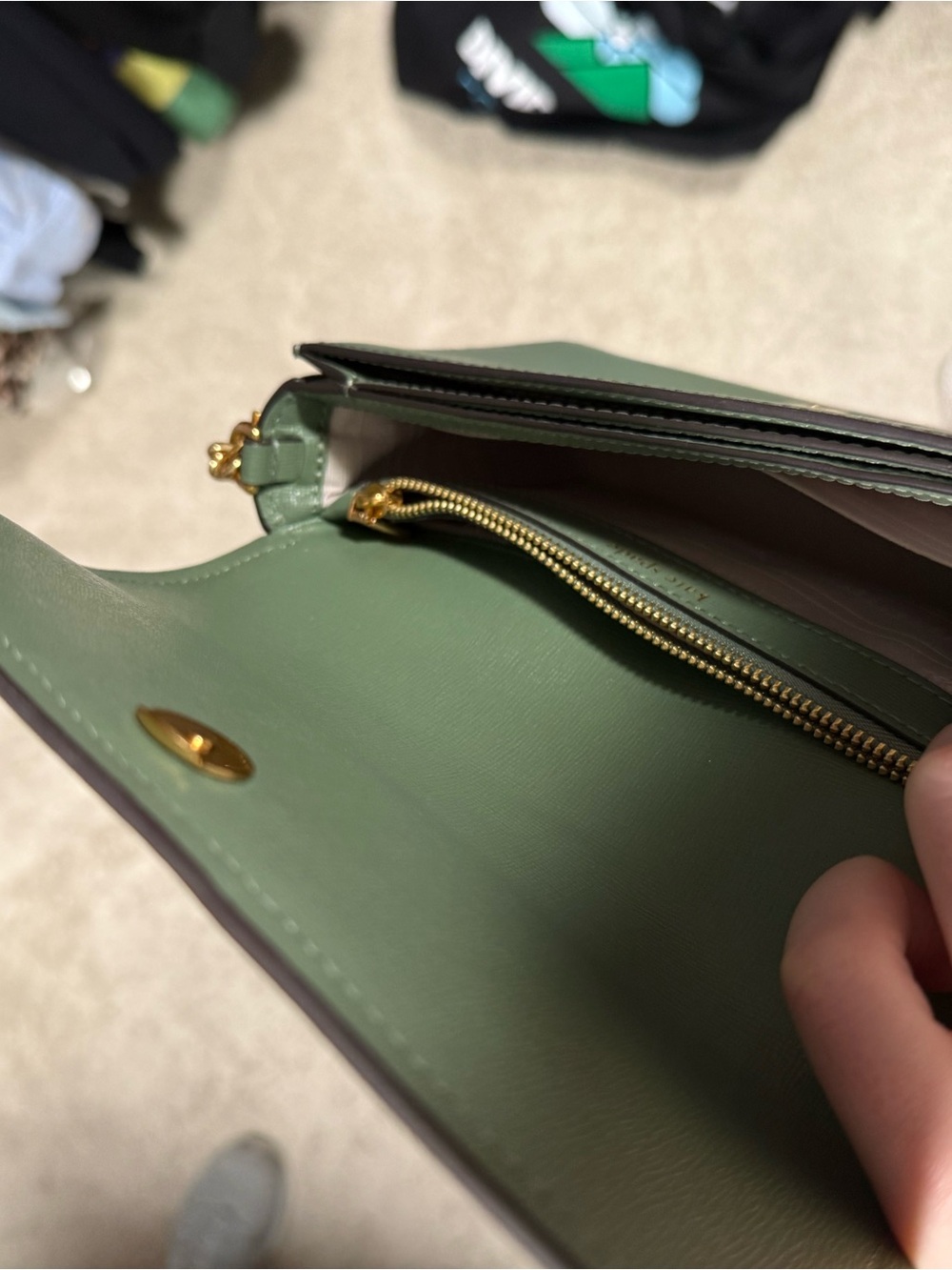 kate spade green saffiano crossbody wallet with gold logo OPEN TO OFFERS - Picture 4 of 4